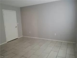 Photo #3: 2357010 Listing