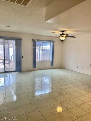 Photo #3: 2357020 Listing