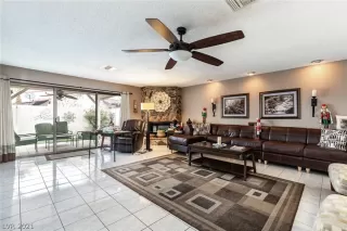 Photo #3: 2357075 Listing