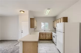 Photo #3: 2357076 Listing