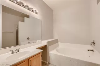 Photo #6: 2357076 Listing