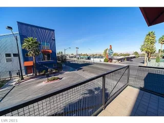 Photo #4: 2357135 Listing