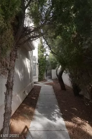 Photo #5: 2357163 Listing