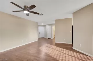 Photo #5: 2357197 Listing