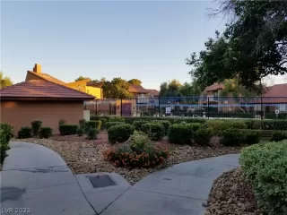 Photo #2: 2357203 Listing