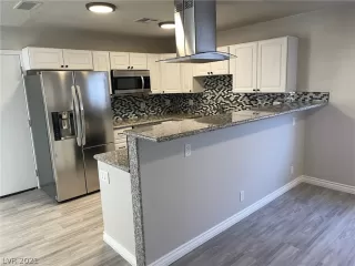 Photo #2: 2357207 Listing 