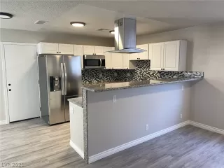 Photo #3: 2357207 Listing 