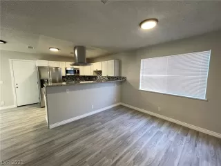 Photo #4: 2357207 Listing 