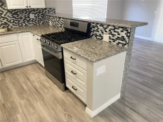 Photo #6: 2357207 Listing 