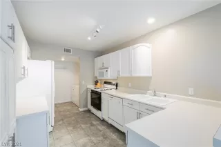 Photo #5: 2357267 Listing