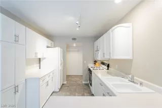 Photo #6: 2357267 Listing