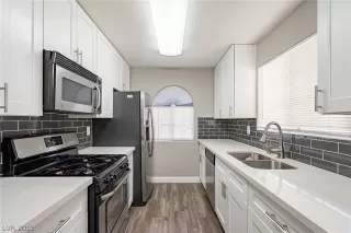 Photo #3: 2357273 Listing 