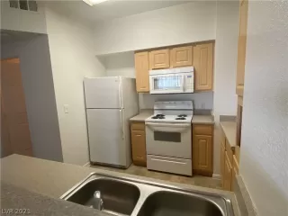 Photo #3: 2357286 Listing