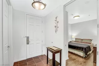 Photo #2: 2357299 Listing