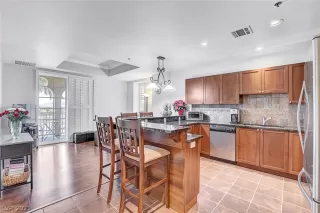 Photo #3: 2357299 Listing