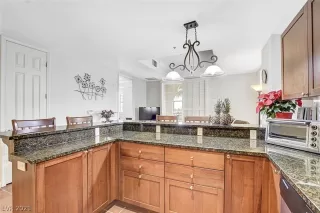 Photo #5: 2357299 Listing