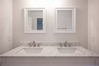 Photo #1: 2357325 Listing