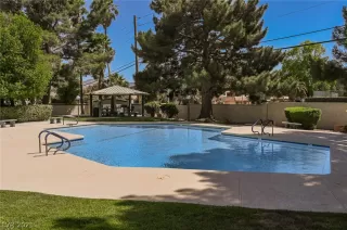 Photo #3: 2357325 Listing