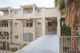 Photo #4: 2357325 Listing