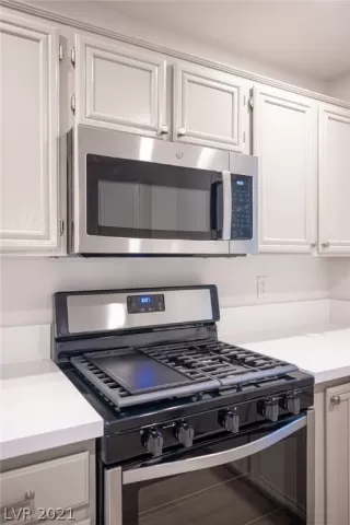 Photo #5: 2357325 Listing