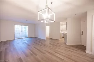 Photo #6: 2357325 Listing