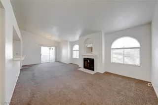 Photo #4: 2357327 Listing