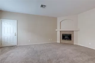 Photo #5: 2357407 Listing