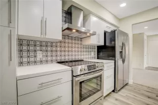 Photo #1: 2357515 Listing