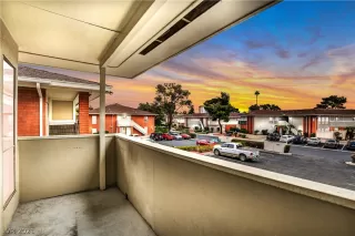 Photo #5: 2357515 Listing
