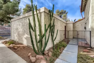 Photo #2: 2357529 Listing 