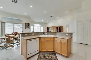 Photo #6: 2357547 Listing