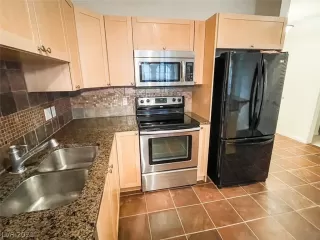 Photo #4: 2357571 Listing