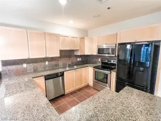 Photo #5: 2357571 Listing