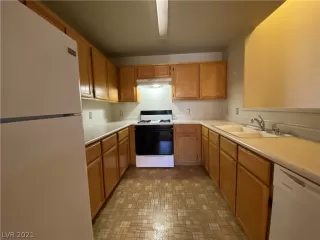 Photo #6: 2357673 Listing 