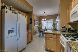 Photo #4: 2357682 Listing