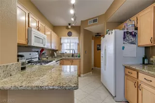 Photo #5: 2357682 Listing