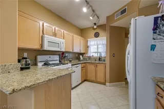 Photo #6: 2357682 Listing