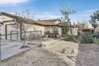 Photo #2: 2357706 Listing