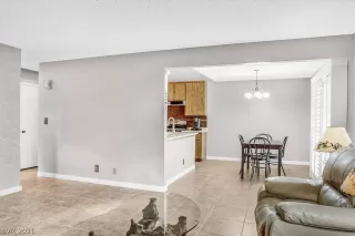 Photo #6: 2357706 Listing