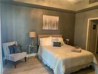 Photo #4: 2357709 Listing