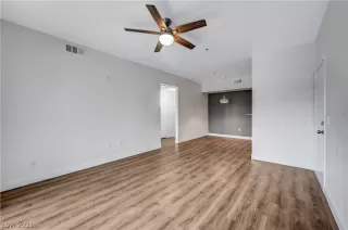 Photo #5: 2357792 Listing