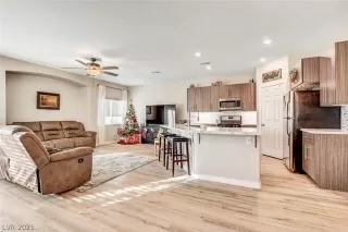 Photo #5: 2357818 Listing 