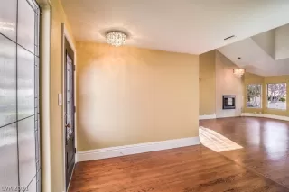 Photo #5: 2357837 Listing