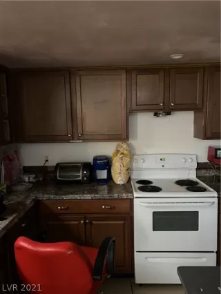 Photo #5: 2357850 Listing