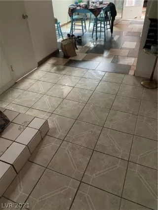 Photo #6: 2357850 Listing