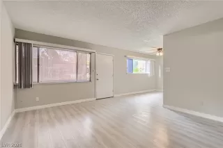 Photo #2: 2357919 Listing