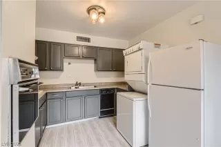 Photo #4: 2357919 Listing