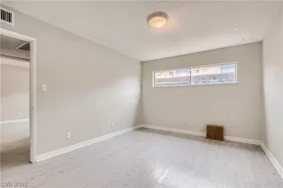 Photo #6: 2357919 Listing