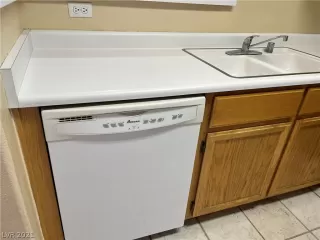 Photo #5: 2357941 Listing 