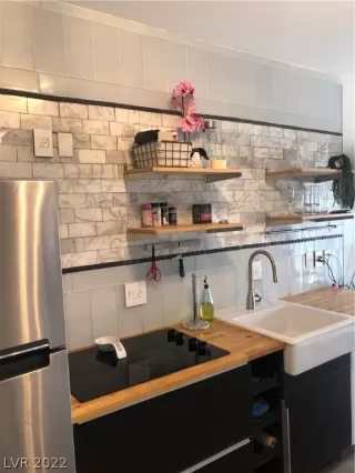 Photo #5: 2357945 Listing 